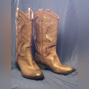Reba cow girl boots.   Size 10.